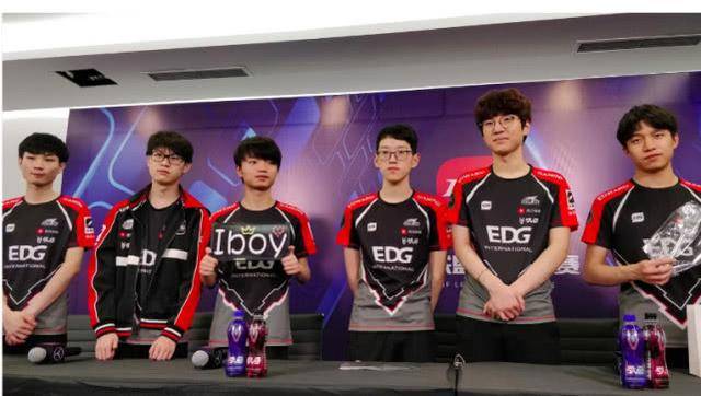 的内线防守 的内线防守