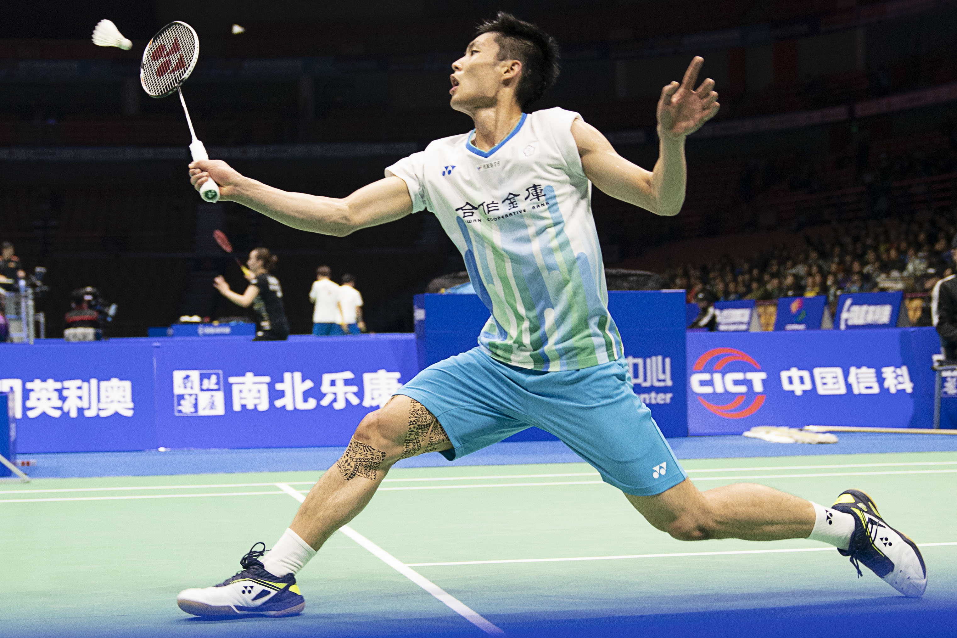 通过社交媒 通过社交媒