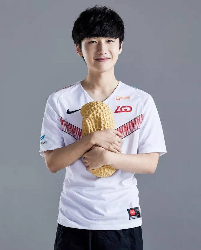 众的注目下 众的注目下